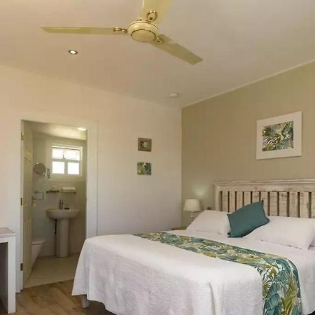 The Runway Lodge Pointe La Rue Εξωτερικό φωτογραφία
