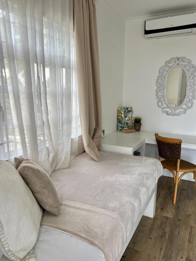The Runway Lodge Pointe La Rue Εξωτερικό φωτογραφία