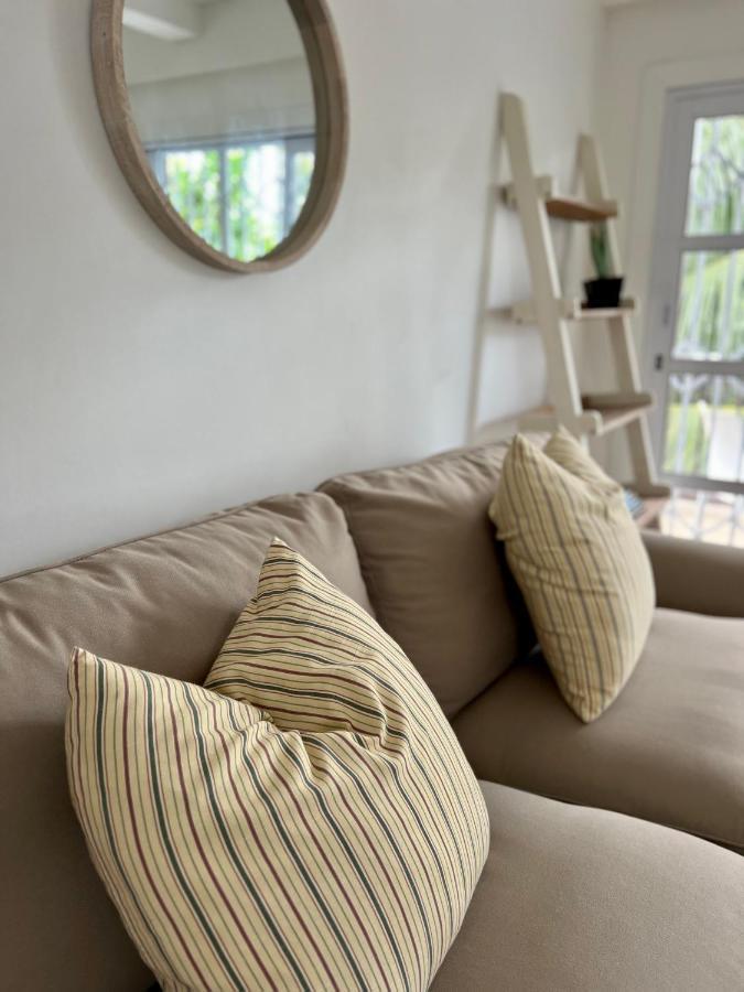The Runway Lodge Pointe La Rue Εξωτερικό φωτογραφία